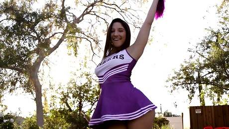 Bubble butt cheerleader Abella Danger spreads legs for hardcore fucking