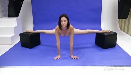 Slender Russian teen Galina Markova does the splits and shows bald pussy