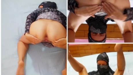 Muslimy milf in hijab fingering pussy in different positions and orgasms on split screen