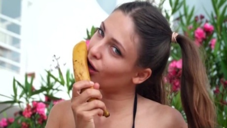 Horny Talia Mint plays with BANANA